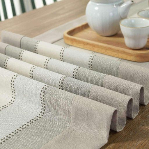 Asztali futó, 38 x 220 cm, csíkos pamut és vászon asztalterítő bojtokkal
