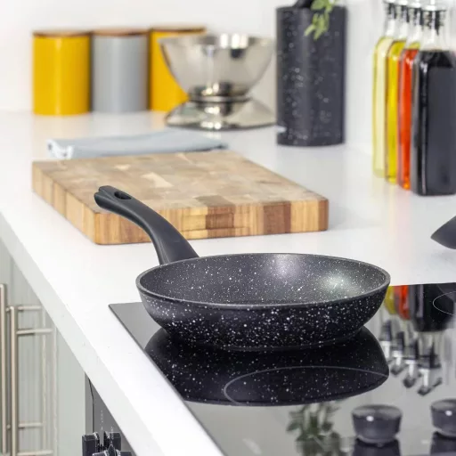 Blackmoor 24 cm-es serpenyő, tapadásmentes, indukciós, elektromos és gázfőzőlaphoz