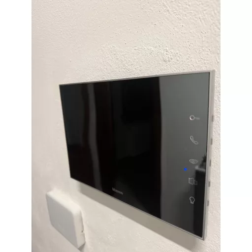 BTicino 332353 Tükrös Videó Kaputelefon Kiegészítő 7 Colos Kijelző - 2 Vezetékes Rendszer, 230V, CE Tanúsítvány