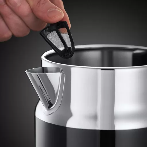 Russell Hobbs Retro Vízforraló 1.7L 2400W Fekete Rozsdamentes Acél Gyors Felmelegítés