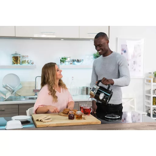 Russell Hobbs Retro Vízforraló 1.7L 2400W Fekete Rozsdamentes Acél Gyors Felmelegítés