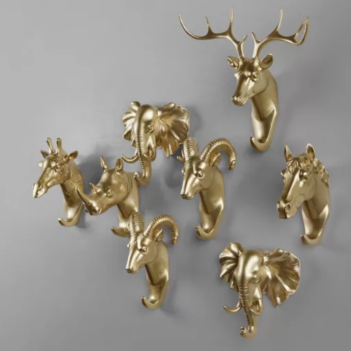 Cuier de perete Evilanda cu coarne de cerb alb - Suport modern din rășină pentru haine și pălării, cadou decorativ, ornament de perete în formă de animal