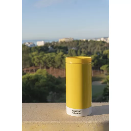 Cestovný hrnček Copenhagen Design Pantone z nehrdzavejúcej ocele, žltý, 400 ml
