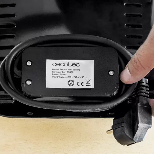 Cecotec szendvicssütő grill felülettel, 2 szendvicshez, 750W, nem tapadó bevonat