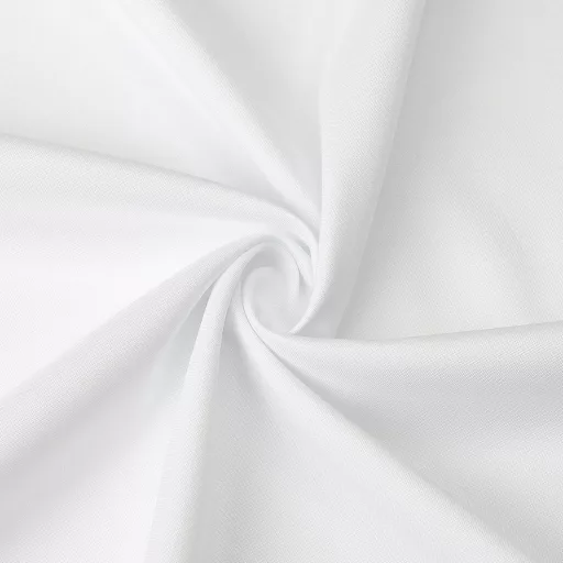Home Direct Obrus s lotosovým efektom - Biely obdĺžnikový textilný obrus 140x200 cm - Odolný voči škvrnám, ľahko čistiteľný polyester