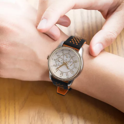 OLLREAR Uniszex Szilikon Óraszíj Fekete Rozsdamentes Acél Csattal 22 mm narancs