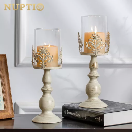 Nuptio Vintage Gyertyatartó Üvegbúrával - Antik Fém Asztali Dekoráció Esküvőre, Rendezvényekre - 33 cm Magas Krém Színű Gyertyatartó Szett (