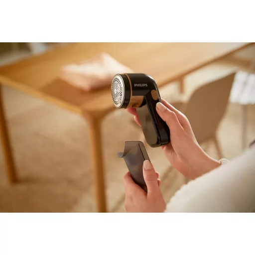 Odstraňovač žmolkov Philips GC026/80 – Veľká plocha, nastaviteľný výkon, 2 batérie AA