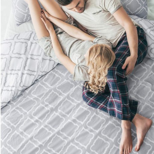 Bedsure Súprava mikrovláknových obliečok 155x220 cm, sivá s mriežkovaným vzorom, 3-dielna s vankúšom