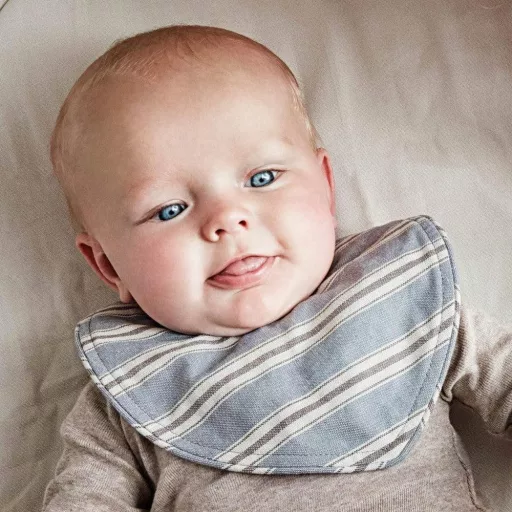 Pamučna podbradnica Dreglis za bebe - Sandy Stripe uzorak, za 0-12 mjeseci