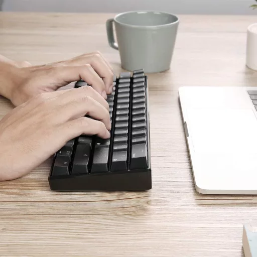 RK Royal Kludge RK61-US 60% Mechanikus Billentyűzet Vezeték Nélküli Bluetooth USB