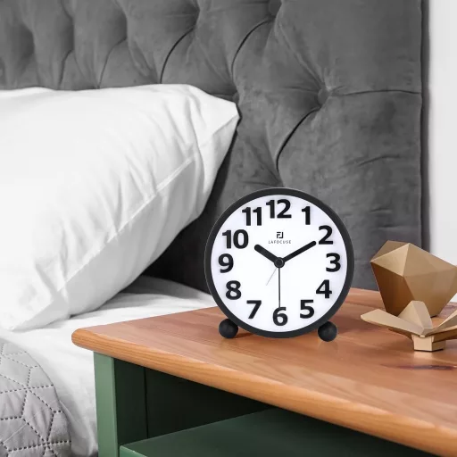 Lafocuse Analóg Ébresztőóra 10,5" Csendesen Működő 3D Számokkal Éjszakai Fénnyel