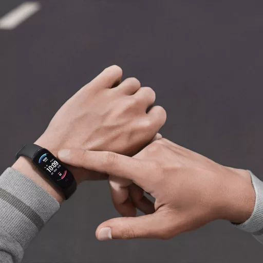 Amazfit Band 5 Fitness Tracker Okosóra Alexa-val, 15 Napos Akkumulátor, Pulzusmérő, Véroxigén Monitor - Black