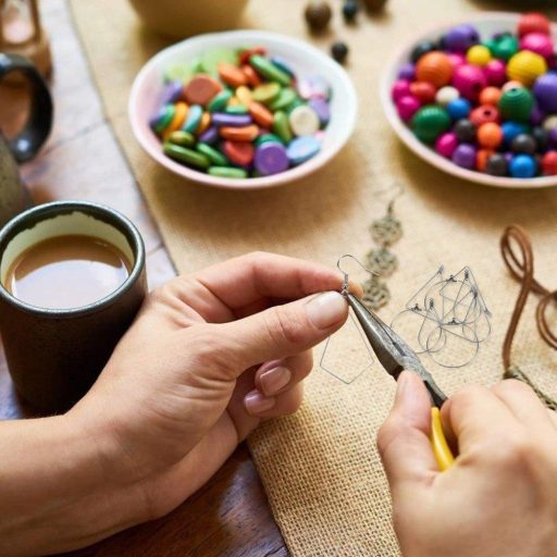 Set za izradu naušnica od nehrđajućeg čelika za kreativne hobiste.