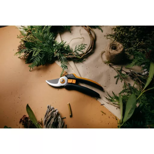 Fiskars Bypass Metszőolló L P341 Friss Ágakhoz Rozsdamentes Acél 20,5cm - Bypass - P341