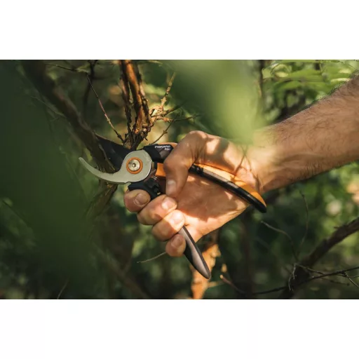 Fiskars Bypass Metszőolló L P341 Friss Ágakhoz Rozsdamentes Acél 20,5cm - Bypass - P341