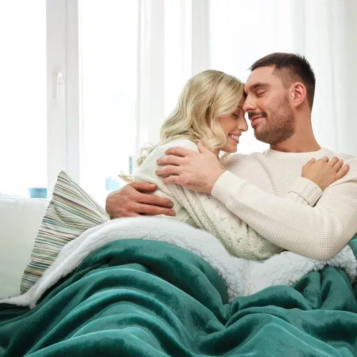 Prikrývka BEDSURE Sherpa Fleece 150x200 cm, tmavozelená, hrejivá flanelová deka na pohovku