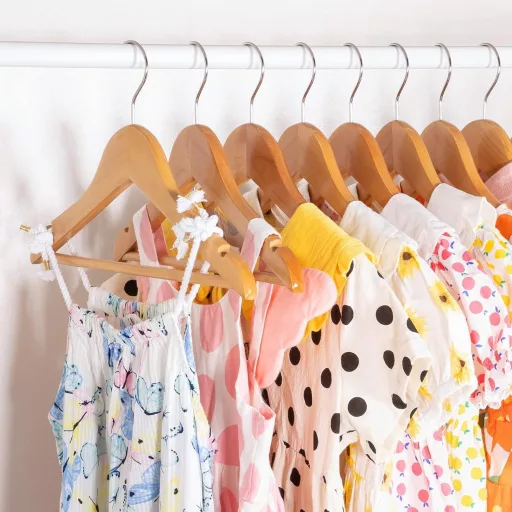 HOUSE DAY Set 20 umerașe pentru copii din lemn, cu cârlig rotativ, antiderapante, pentru haine și pantaloni