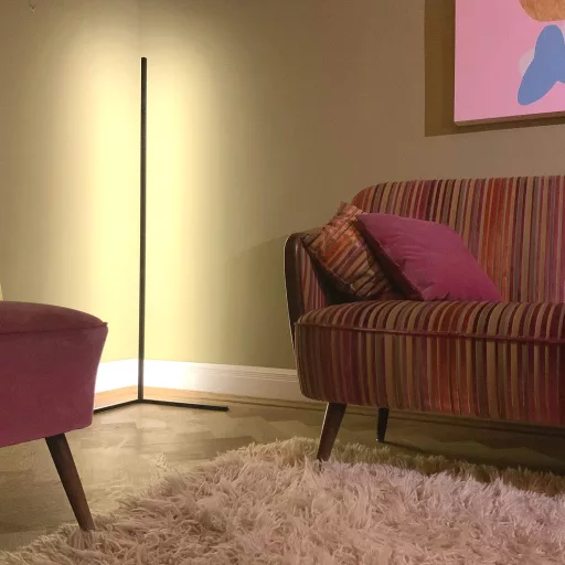 LYCKLY Lampadar LED Minimalist de Lux - Negru - Lampă de Colț cu Intensitate Reglabilă, de Culoare Neagră - Stâlp Luminos cu Lumină Caldă pentru Utilizare în Interior