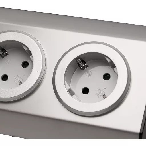 Vorex Nerezový Rohový Konektor - 4 Zásuvky Schuko s USB, Strieborný, Samolepiaci, 45° Montáž, Pre Kuchynské-Kancelárske Pracovné Dosky, 3600W, 230V