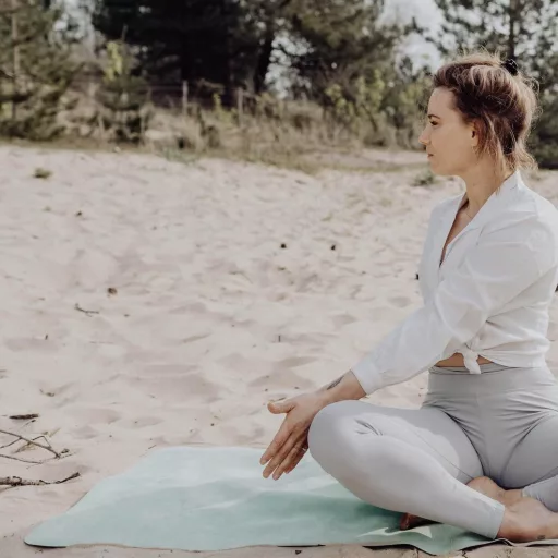 Saltea de Yoga de Călătorie FLXBL - Subțire, Ușoară, Pliabilă și Lavabilă, 183 x 61 cm