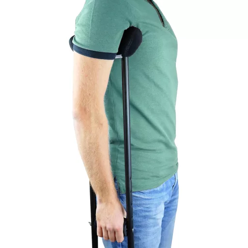 KMINA Podpažná barla veľkosť M, nastaviteľná výška, polstrovaná, hliníková, čierna