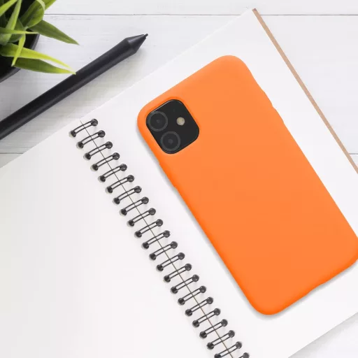 Silikónový kryt kwmobile na iPhone 11, oranžový – Ochranný kryt kompatibilný s bezdrôtovým nabíjaním