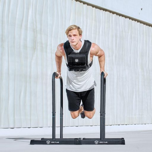 Eric Flag Záťažová vesta 10kg/20kg - Nastaviteľná tréningová vesta na Crossfit, silový tréning, kalisteniku a fitness cvičenia, s vyberateľnými kovovými závažiami.