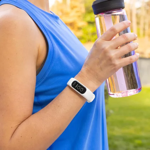 Garmin vívosmart 5 Fitness Tracker OLED kijelzővel, pulzusmérés, alvásmonitorozás, 7 napos akkumulátor - S/M, White