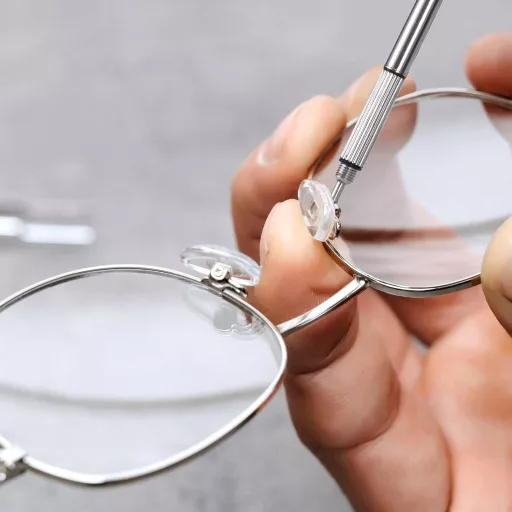 Set de reparat ochelari XIN-YUE - 60 Perechi plăcuțe nazale în 12 stiluri, 80 Șuruburi, Șurubelniță și Pensetă - Pentru ochelari de citit și rame