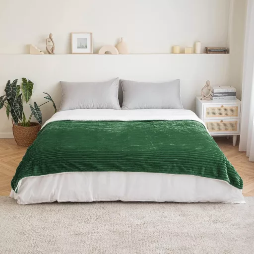 MIULEE Vastag Bárányszőr Takaró - Csíkos Puha Polár Pléd Kanapéra és Ágyra - Meleg Ágytakaró Nappaliba - 125x150 cm, Sötétzöld