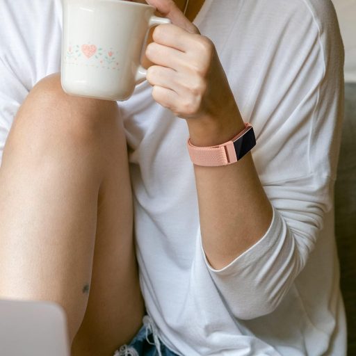 AK Elasztikus Nylon Szíj Fitbit Charge 3/4 Okoskarkötőhöz - Állítható, Könnyű, Kényelmes Sportpánt Férfiaknak és Nőknek, Rózsaszín