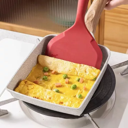 CHICIRIS Tamagoyaki Teflonos Japán Omelette Serpenyő Fa Nyéllel 18x15cm