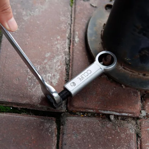 CCLIFE Anyacsavar Hasító 22-27 mm Anyacsavar Eltávolító Szerszám Sérült és Elakadt Anyacsavarok Kiszedéséhez