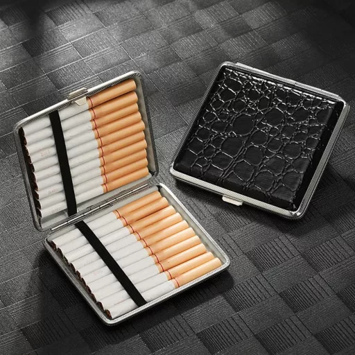 Fém és Műbőr Cigaretta Tárca Fekete, Rugalmas Pánttal