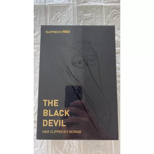 SUPRENT Profi Vezeték Nélküli Férfi Hajvágó Szett LED Kijelzővel, Zero Gap T-pengével (Fekete)