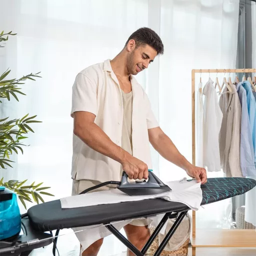 Parná stanica Cecotec IronHero 3000, 3000 W, 7 bar, parný ráz, keramická žehliaca plocha