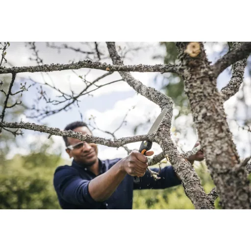 Fiskars Plus Összecsukható Fűrész 21cm Vastagabb Ágakhoz Fekete/Narancs - saw (20 cm blade)