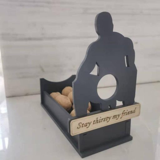 Unikatni drveni stalak za vino - elegantan kuhinjski dekor za ljubitelje vina