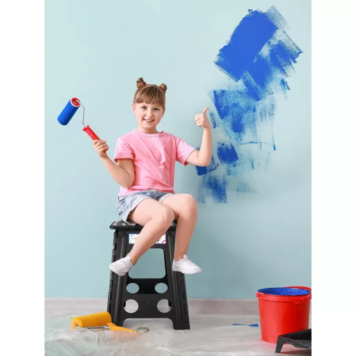 HOUSE DAY Taburet Pliabil - Scaunel Negru din Plastic cu Capacitate de Încărcare de 136 kg, Portabil, cu Bază Antiderapantă, Design Compact