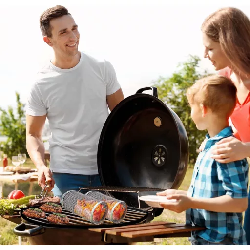 Sunsiou Grillkosár Szett - 2 db Rozsdamentes Acél Forgó Grillkosár Villával - BBQ Kiegészítő Zöldségekhez, Húsokhoz - Kempingezéshez, Piknik