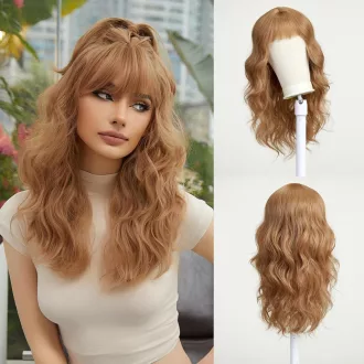   Perucă blondă căpșunie, ondulată, lungă, cu breton Esmee - păr sintetic rezistent la căldură pentru femei - aspect natural pentru purtare de zi cu zi și cosplay.