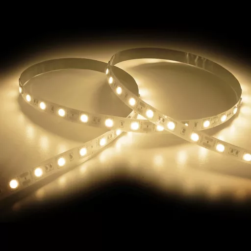 ShineBurky LED pásik 5m teplá biela 12V 300 LED SMD5050 samolepiaci flexibilný do kuchyne TV dekorácia