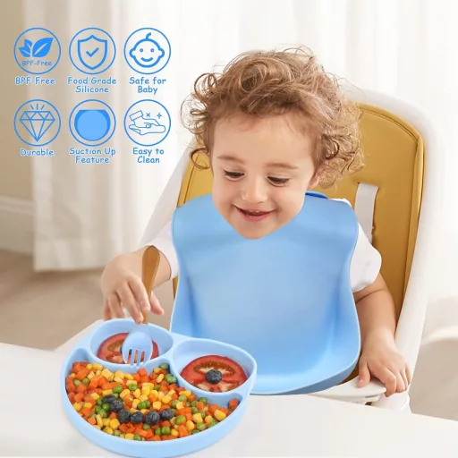 JoyLife plavi silikonski set za hranjenje beba - tanjur s vakuumskom čašicom, žlica, vilica i podbradak