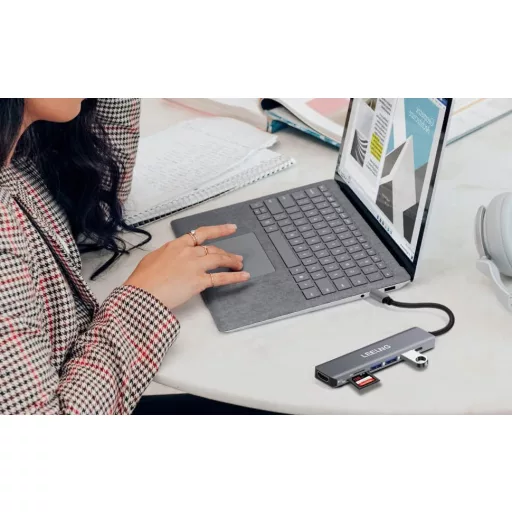 Hub USB-C 7 în 1 FITLONG pentru MacBook, cu HDMI 4K și cititor de carduri SD/TF