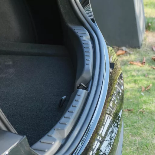 Zaštitna traka za prag prtljažnika Tesla Model 3 2024 - TPE materijal, zaštita od ogrebotina, Ferrous boja