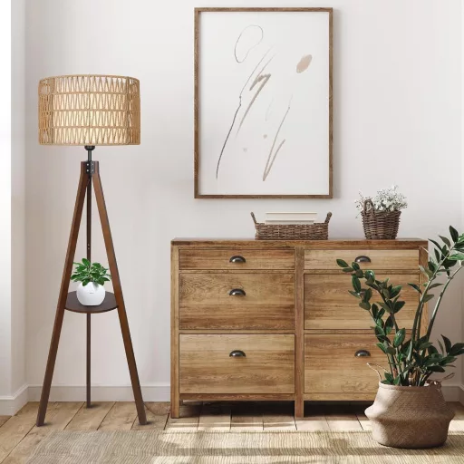 Rayofly Fa Állólámpa Polccal - Rattan és Len Lámpaernyős Tripod Boho Lámpa Nappali, Hálószoba és Iroda Számára - Lábkapcsolóval, Vintage Diz