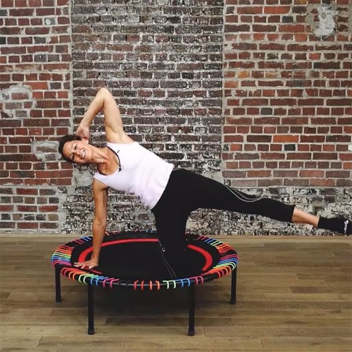 YINGLUOEU 12 ks Protišmykové gumové chrániče na nohy trampolíny – Ochranné krytky na trampolínu, nábytok a pružinové postele – čierne, 2,5 x 4 cm