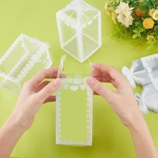 BENECREAT 60 bucăți Cutii transparente de cadou 12x7x7 cm - Cutie de bijuterii din PVC, cutie decorativă cu fundă albă pentru nuntă, depozitare, prezentare