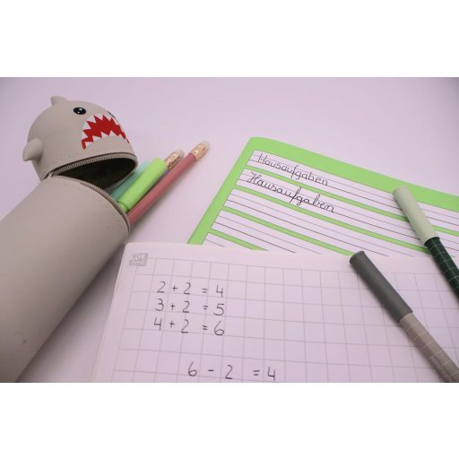 Penar de silicon pentru copii, în formă de rechin gri Lulubug